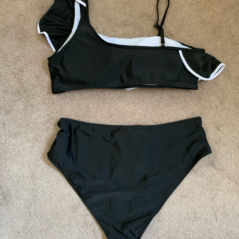 Shein Plus Ruffle Hem Bikini - Picture 3 of 8